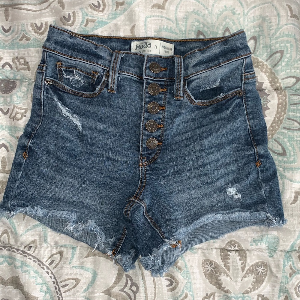 High rise jean shorts💙